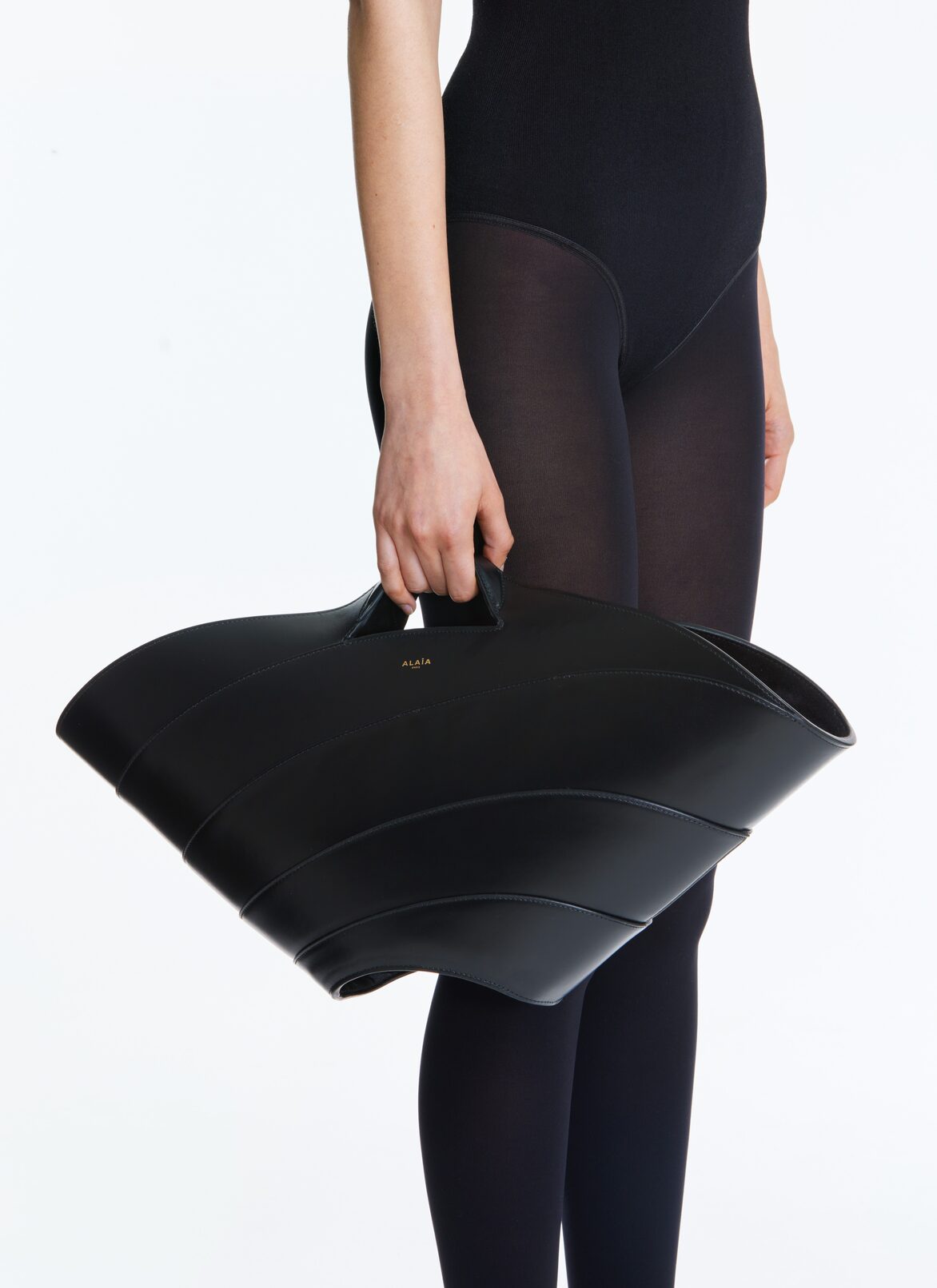 KHAIMA MEDIUM BAG IN CALFSKIN ALAÏA BLACK KHAIMA MEDIUM BAG IN CALFSKIN